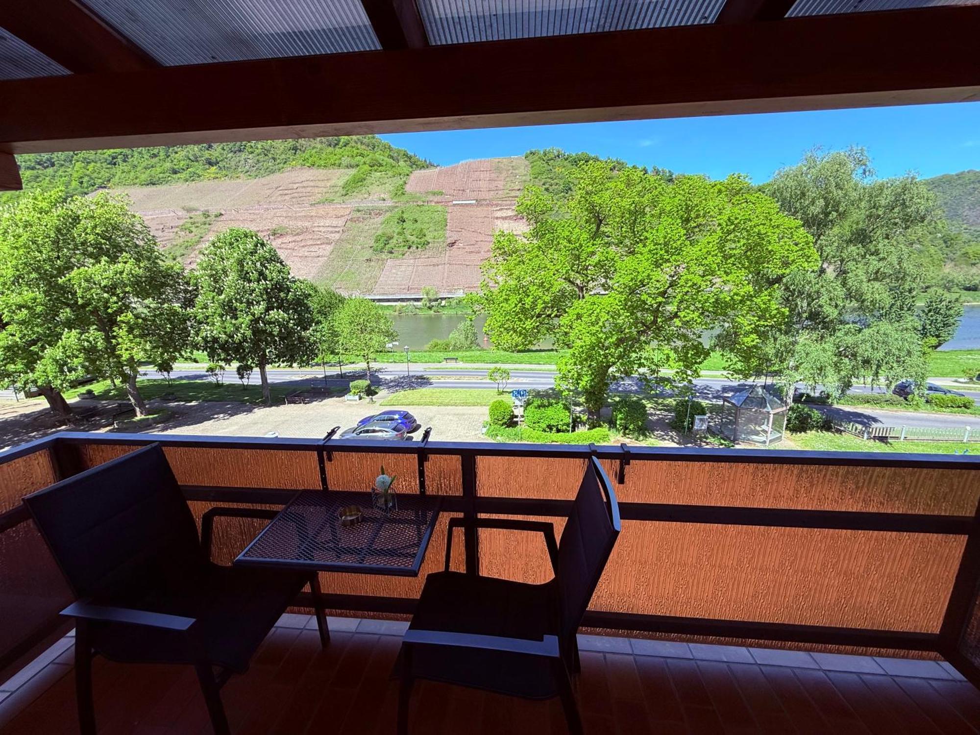 Weinhaus Hirschen Bruttig Hotel Buitenkant foto
